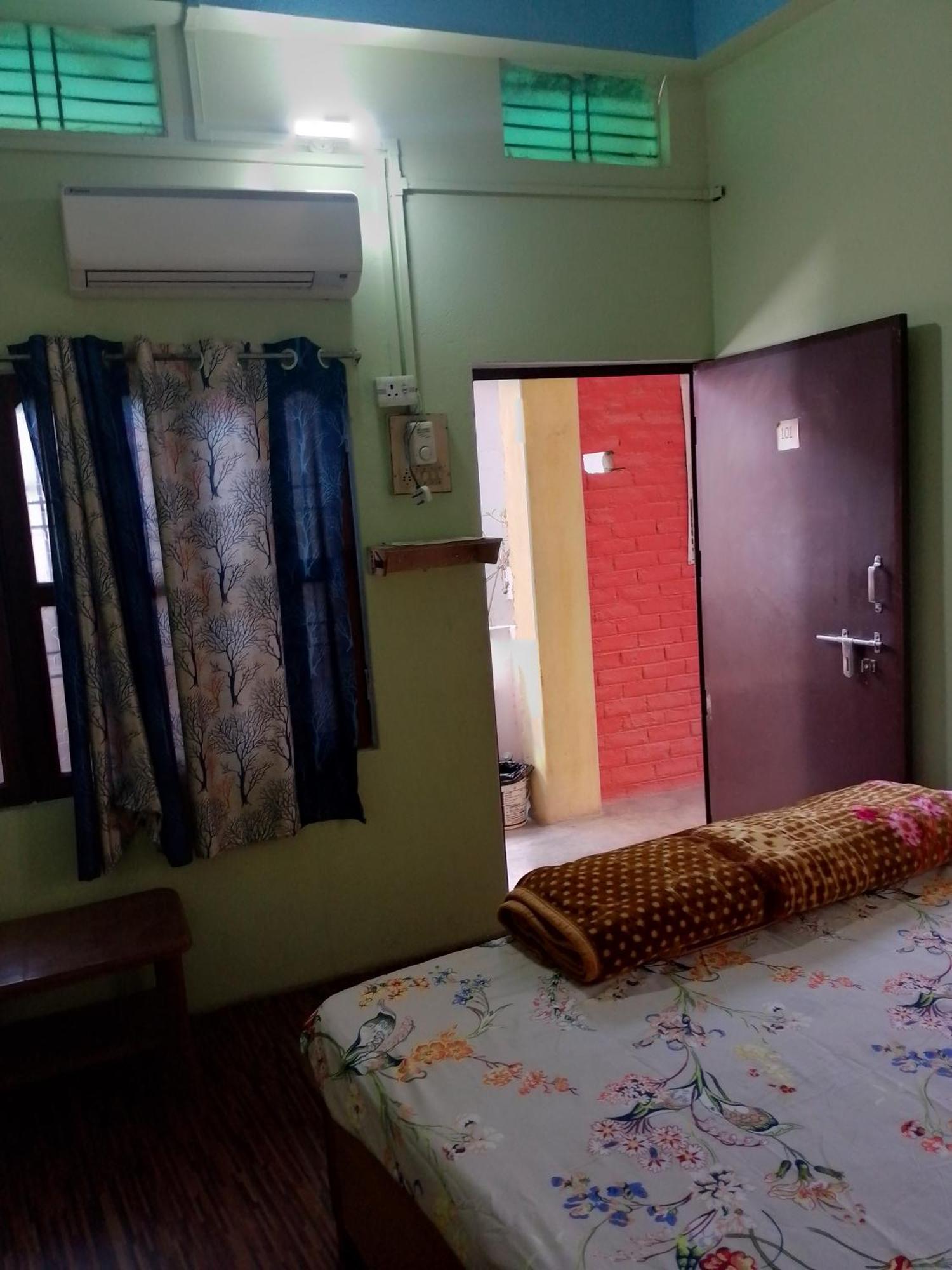 Asha Paying Guest house Varanasi